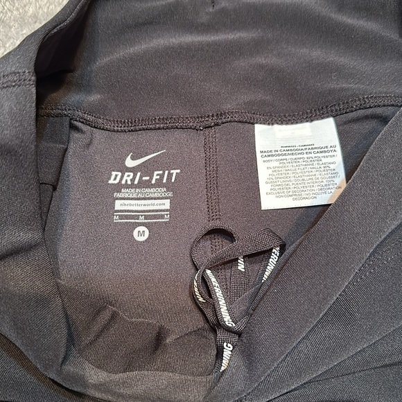 Nike running shorts - Picture 2 of 4